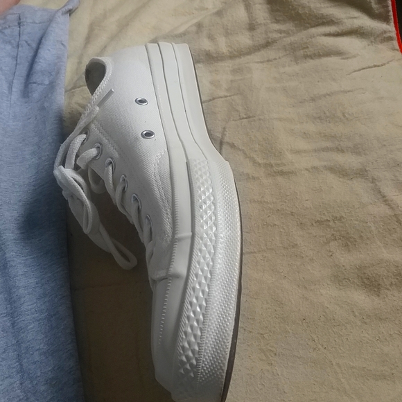 A unisex shoes - Picture 7 of 7